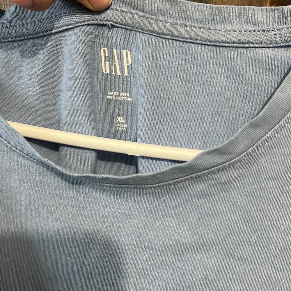 Blue gap Tee - Picture 2 of 3